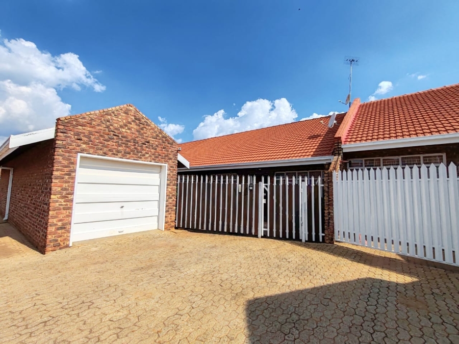 2 Bedroom Property for Sale in Potchefstroom North West